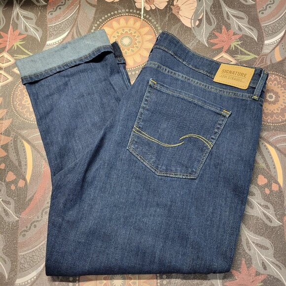 Signature by Levi Strauss Dark Wash Denim Blue Faded Casual Capris - Picture 1 of 9